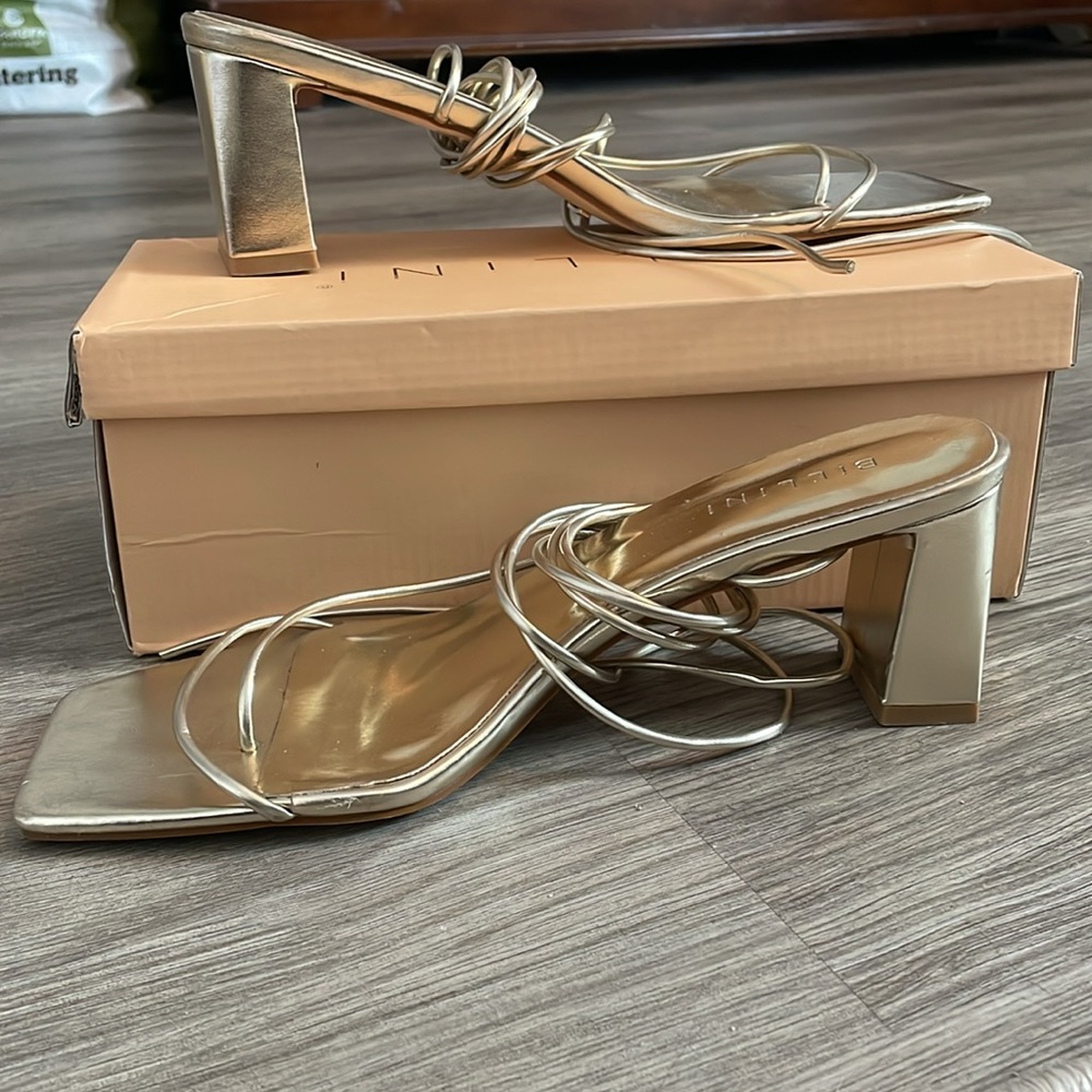 Lulu’s Gold Metallic Heels - Picture 4 of 5